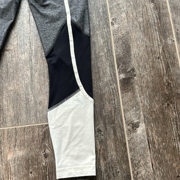 Lululemon leggings - Picture 9 of 14